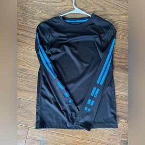 3/ $15 sale Long sleeve performance tee